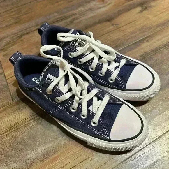 Navy CONVERSE CHUCK TAYLOR Low Top Sneakers size 6 mint condition - Picture 4 of 6